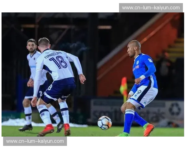 蓝白风暴与狐狸狡黠的终极碰撞：哈德斯菲尔德与莱切斯特城的绿茵博弈